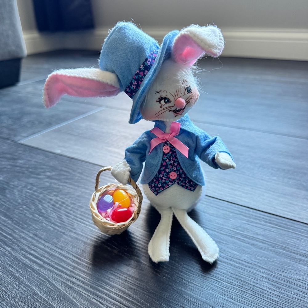 SOLD!!! Annalee Easter bunny.